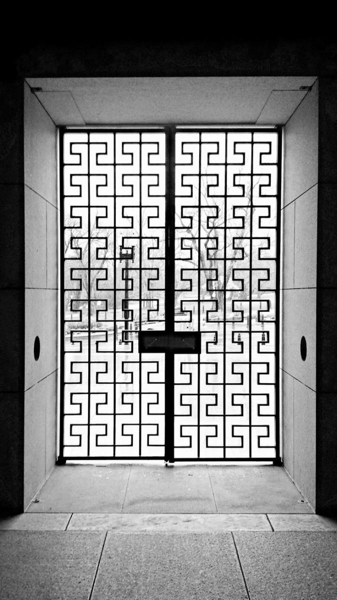 Tổng hợp các mẫu cổng sắt 2 cánh đẹp, phù hợp với mọi ngôi nhà